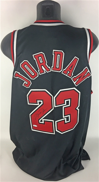Michael Jordan Signed 1997/98 Chicago Bulls Jersey (Upper Deck)