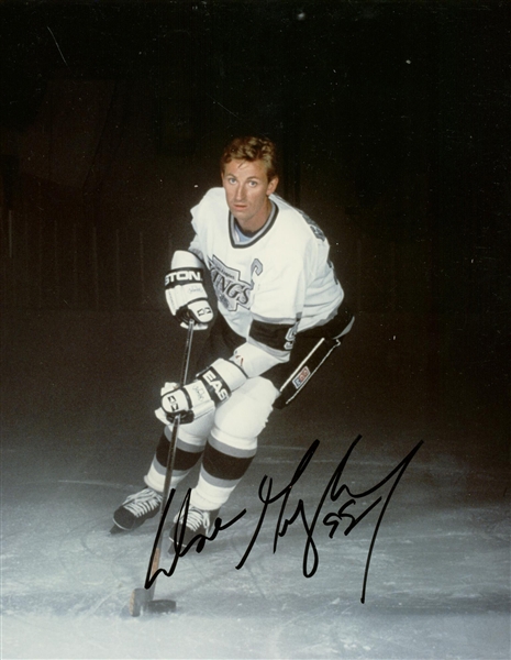 Wayne Gretzky Signed 8" x 10" Color Photograph (BAS/Beckett Guaranteed)