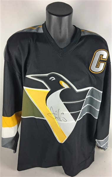 Jaromír Jágr Signed Pittsburgh Penguins Jersey (Beckett)