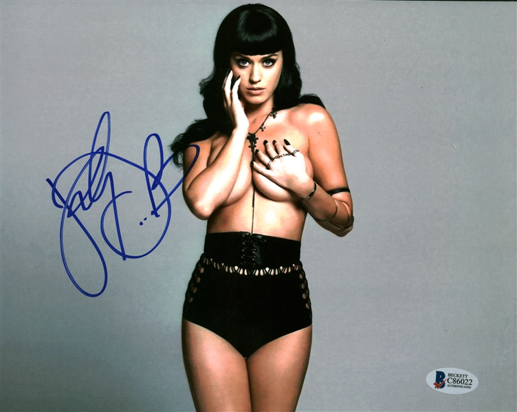 Katy Perry Signed 8" x 10" Photograph (Beckett/BAS)