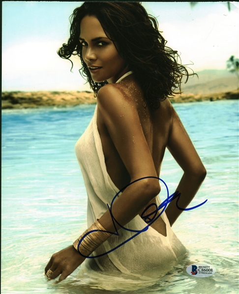 Halle Berry Signed 8" x 10" Color Photograph (Beckett/BAS)