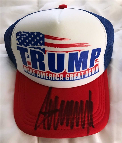 President Donald Trump Signed "Make America Great Again" Hat (Beckett/BAS Guaranteed)