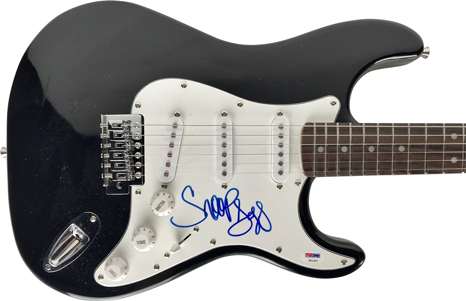 Snoop Dogg Signed Stratocaster Styler Guitar (PSA/DNA)