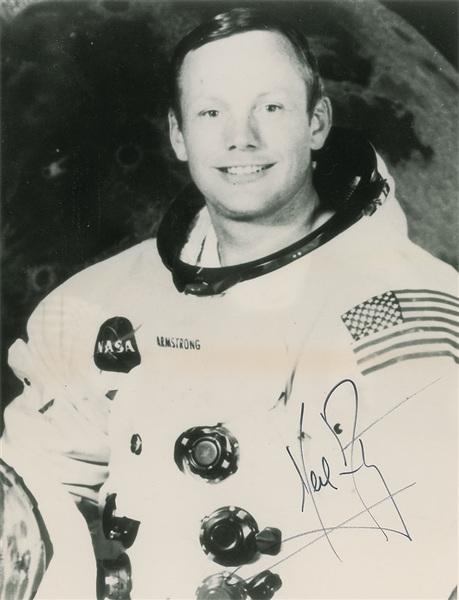 Apollo 11: Neil Armstrong Signed Un-Inscribed NASA Photograph (Beckett/BAS)