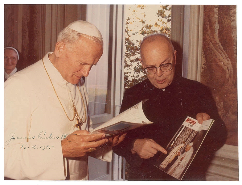 Pope John Paul II Signed 7" x 10" Photograph (Beckett/BAS)