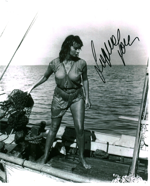 Sophia Loren Signed 8" x 10" Photograph (Beckett/BAS Guaranteed)