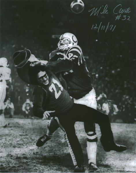 Indianapolis Colts Mike Curtis Signed 11" x 14" B&W Photo (Beckett/BAS Guaranteed)