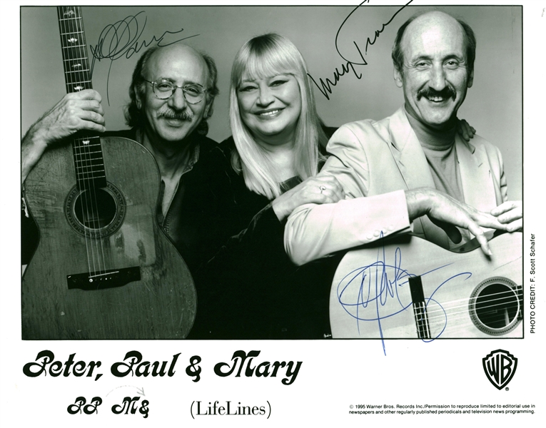 Peter, Paul & Mary Signed 8.5" x 11" Promotional Photograph (Beckett/BAS)