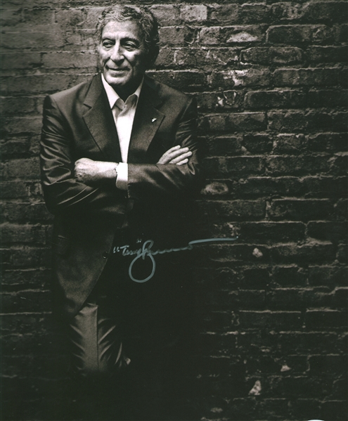Tony Bennett Signed 11" x 14" Photograph (PSA/DNA)