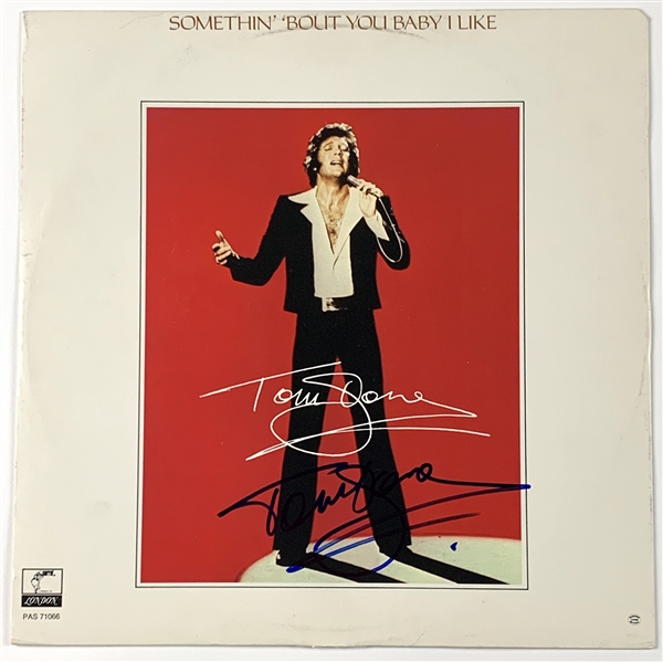Tom Jones In-Person Signed “Somethin’ Bout’ You Baby I Like” Inner Sleeve for 12” EP Record (John Brennan Collection) (Beckett/BAS Guaranteed)
