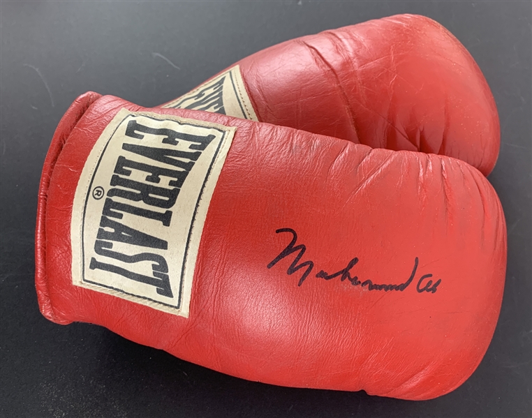 Muhammad Ali Signed Everlast Boxing Training Glove (Beckett/BAS LOA)