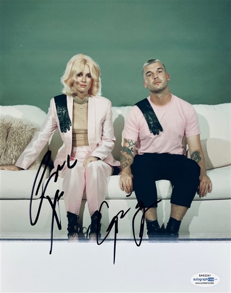 Broods: Group Signed 8" x 10" Color Photo (2 Sigs)(ACOA)