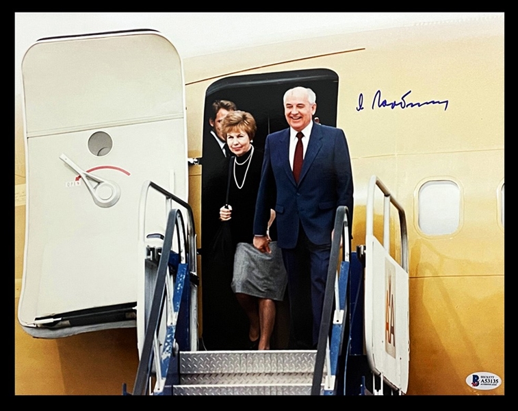 Mikhail Gorbachev Signed 11x14 Photo (Beckett/BAS)