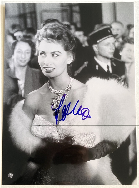 Sophia Loren In-Person Signed 8.5” x 10” Photo (JSA Authentication)  