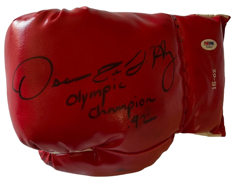 Oscar De La Hoya Signed & "Olympic Champion 92" Inscribed 16 oz Boxing Glove (PSA/DNA)