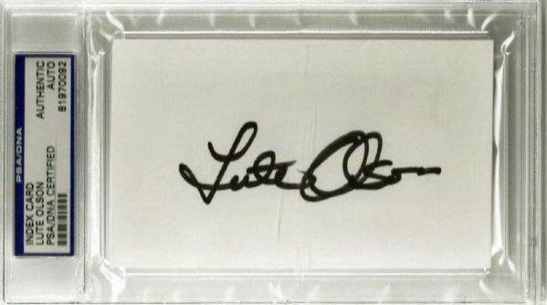 Arizona Wildcatz: Lute Olson Signed Index Card (PSA/DNA Encapsulated)