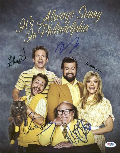 "Its Always Sunny in Philadelphia Cast Signed Photo w/ Danny Devito, Charlie Day, and More! (5 Sigs)(PSA/DNA)