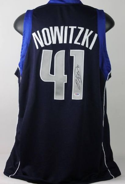 Dirk Nowitzki Signed Dallas Mavericks Jersey (PSA/DNA)