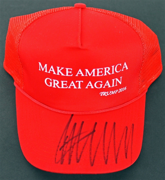 Donald Trump Signed Trump 2016 Campaign Baseball Cap (PSA/DNA)