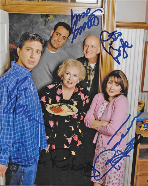 Everybody Loves Raymond Cast Signed 8" x 10" Color Photo w/Romano, Boyle, Roberts, etc. (5 Sigs)(PSA/DNA)