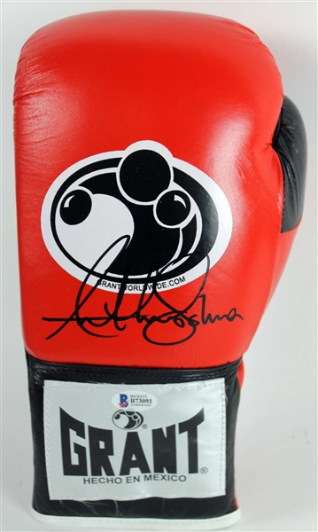 Anthony Joshua Signed Grant Boxing Glove (BAS/Beckett)