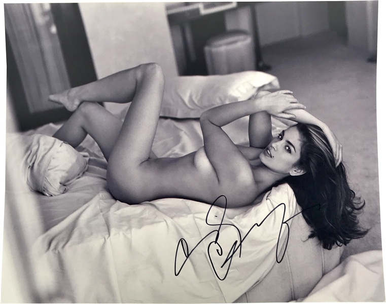 Cindy Crawford Signed Sexy 16" x 20" Photograph (Beckett/BAS Guaranteed)