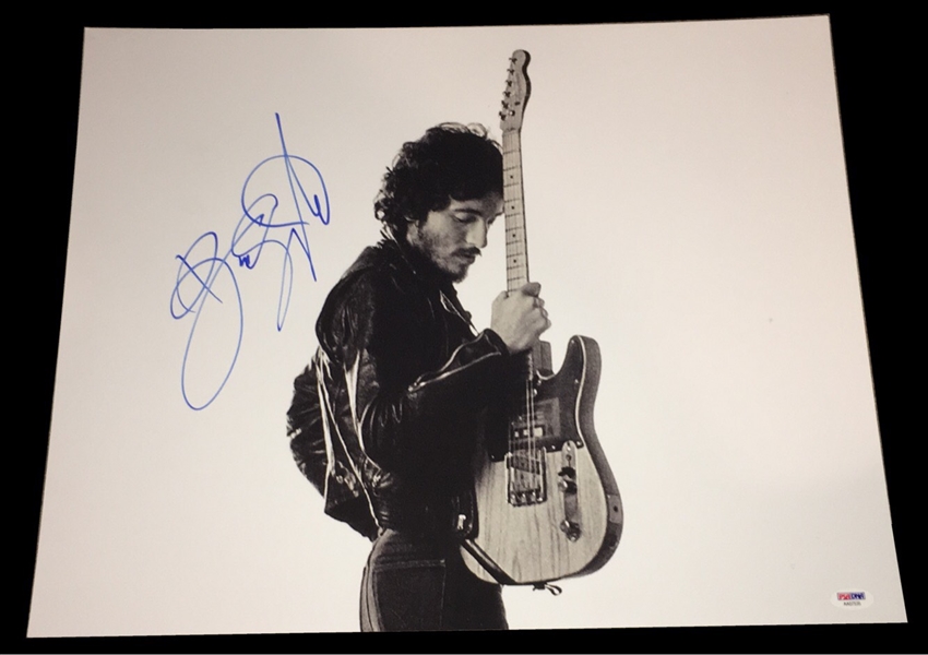 Bruce Springsteen Signed 16" x 20" B&W "Born to Run" Photograph (BAS/Beckett Guaranteed)