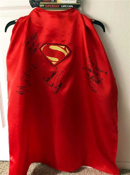 Smallville Cast Signed Superman Cape w/ Welling, Rosenbaum, Schneider & Cain (Beckett/BAS Guaranteed)