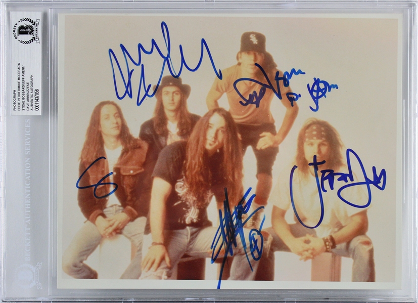 Pearl Jam Vintage Group Signed Color Photograph w/ All Five Members! (Beckett/BAS Encapsulated)