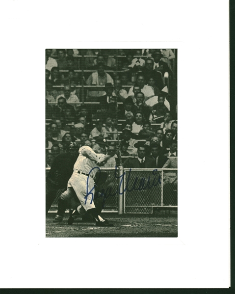 Roger Maris Signed 5" x 7" 61st Home Run Newspaper Photograph (JSA)