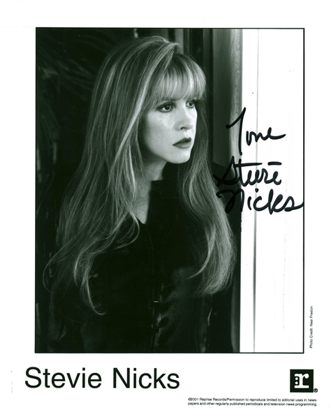 Stevie Nicks Near-Mint Signed 8" x 10"Photograph (Epperson/REAL)