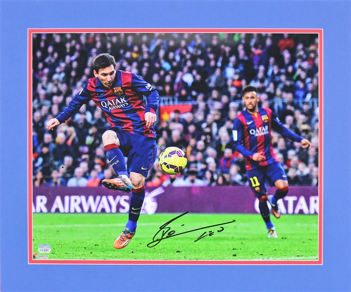 Lionel Messi Signed 16" x 20" Matted Photograph (Fanatics)
