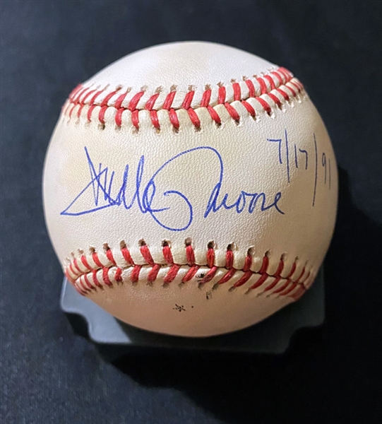 Dudley Moore Uncommon Signed ONL Baseball (Beckett/BAS Guaranteed)