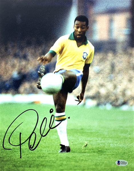 Pele In-Person Signed 11" x 14" Color Photo (Beckett/BAS COA)