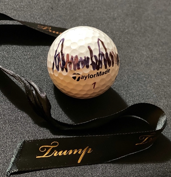President Donald Trump Signed Golf Ball with Choice Autograph (Beckett/BAS Guaranteed)
