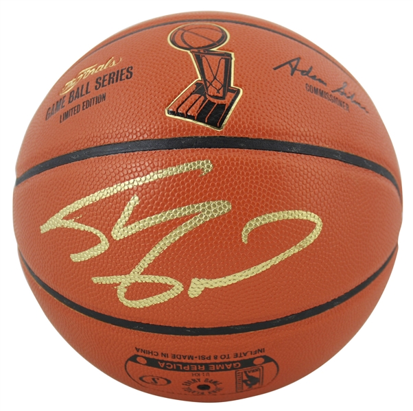 Shaquille ONeal Signed Spalding NBA Finals Replica Model Basketball (Beckett/BAS COA)