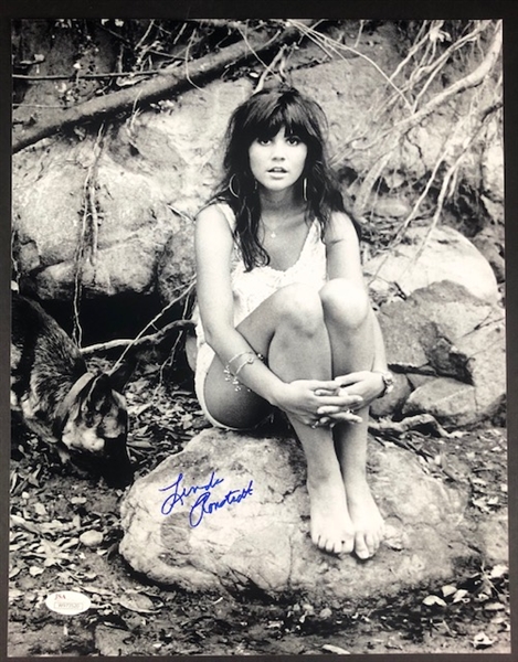 Grammy Award winner Linda Ronstadt Signed 11" x 17" B&W Photograph (JSA) 