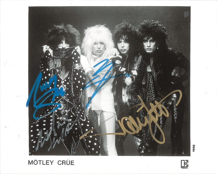 Motley Crue Group Signed 8" x 10" Elektra Records Promo Photo (Epperson/REAL Guaranteed)