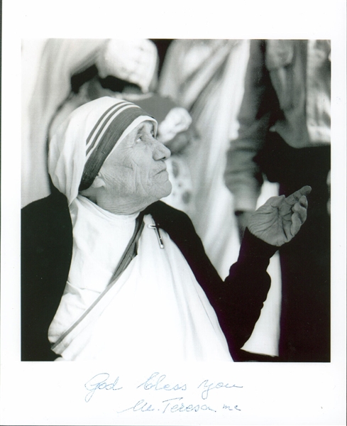 Mother Teresa Signed 8" x 10" B&W Photograph (Beckett/BAS LOA)