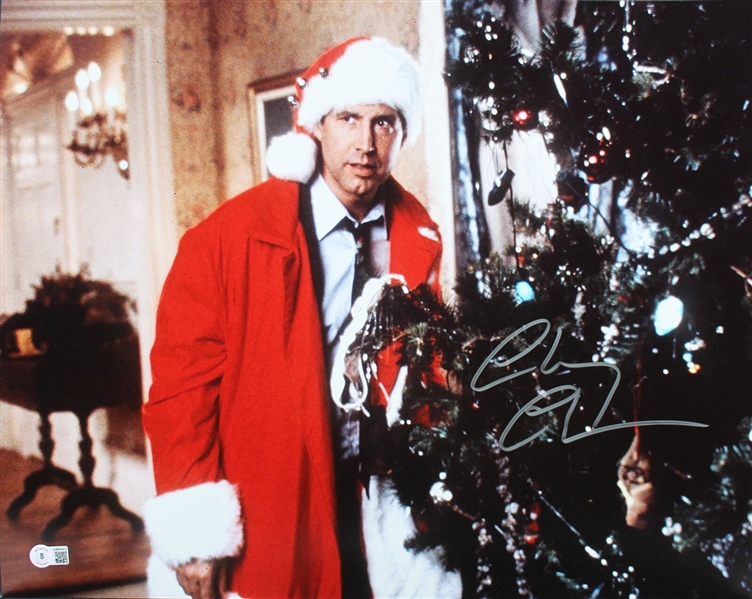Chevy Chase Signed 16" x 20" Color Photo from "Christmas Vacation" (Beckett/BAS)