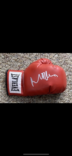 Robert De Niro Signed Boxing Glove (BAS Guaranteed)