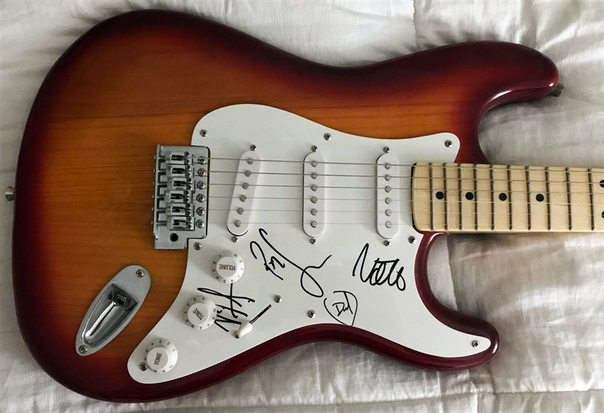 The FOO FIGHTERS Signed Stratocaster Style Guitar with Original Lineup (4 Autos) (Beckett/BAS Guaranteed)