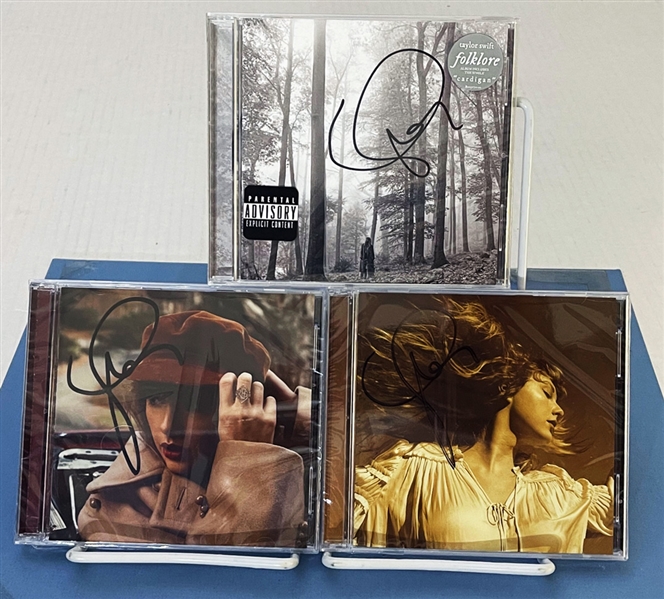 TAYLOR SWIFT (3) Autographed CDs: RED * FEARLESS * FOLKLORE (Beckett/BAS Guaranteed)