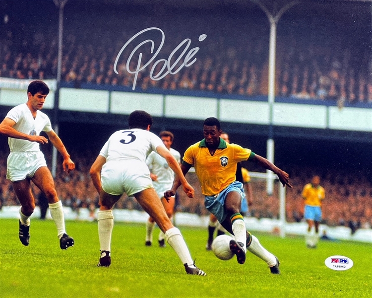 Pele Signed 14" x 11" Color Photograph (PSA/DNA)