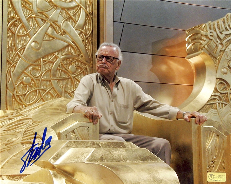 Stan Lee Signed 10” x 8” Photo (Celebrity Authentics COA) (Beckett/BAS Guaranteed) 