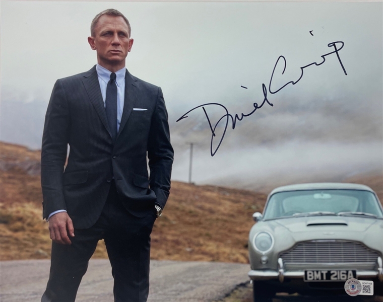 James Bond: Daniel Craig Signed 11" x 14" Photo (BAS COA)(Steve Grad Autograph Collection)