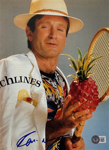 Robin Williams Signed 8.5" x 11" Magazine Photo (Beckett BAS COA) (Steve Grad Autograph Collection) 