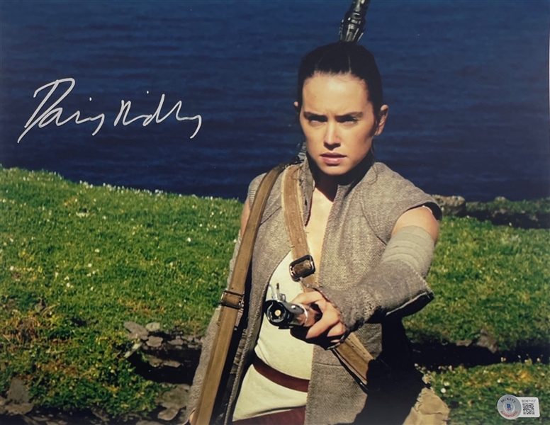 Star Wars: Daisy Ridley Signed 11" x 14" Photo (BAS COA) (Steve Grad Autograph Collection) 