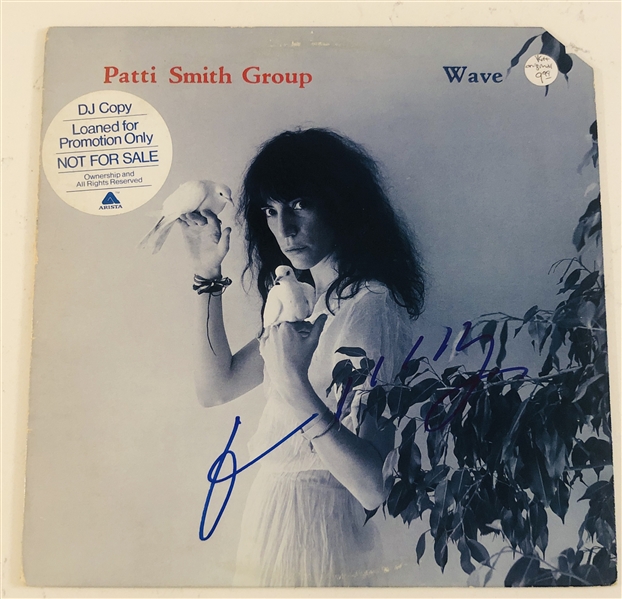 Patti Smith In-Person Signed Wave Album Record (John Brennan Collection) (Beckett Authentication)