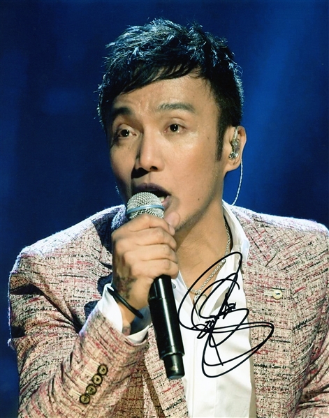 Journey : Arniel Pineda Signed 8 x 10 Photo (Third Party Guaranteed)